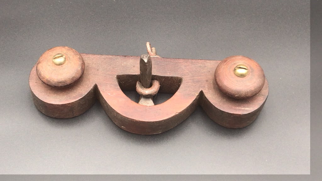 Vintage Walnut “Hag Tooth” Router Tool - Image 3